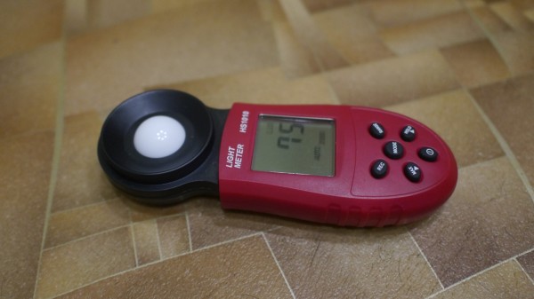 6 ламп по 10 ватт на потолке высота 2.5 м.JPG