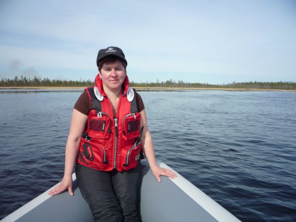 светка на лодке.jpg