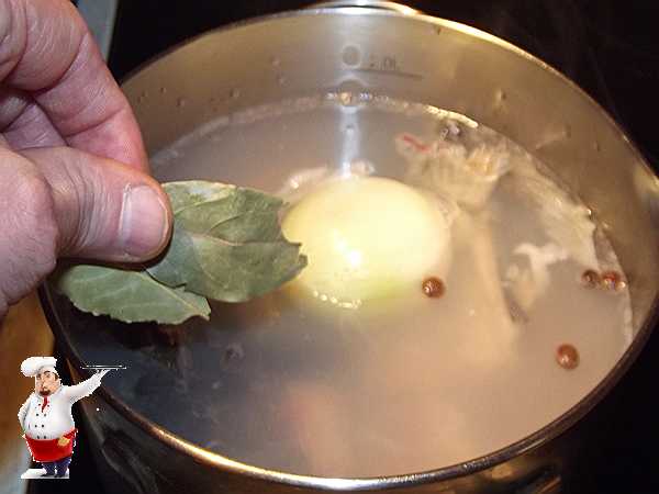 06. Лавр и перец за 5 минут до окончания варки.jpg